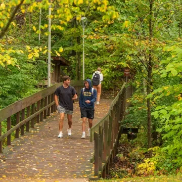 two students walking toward Davies from Putnam trail 